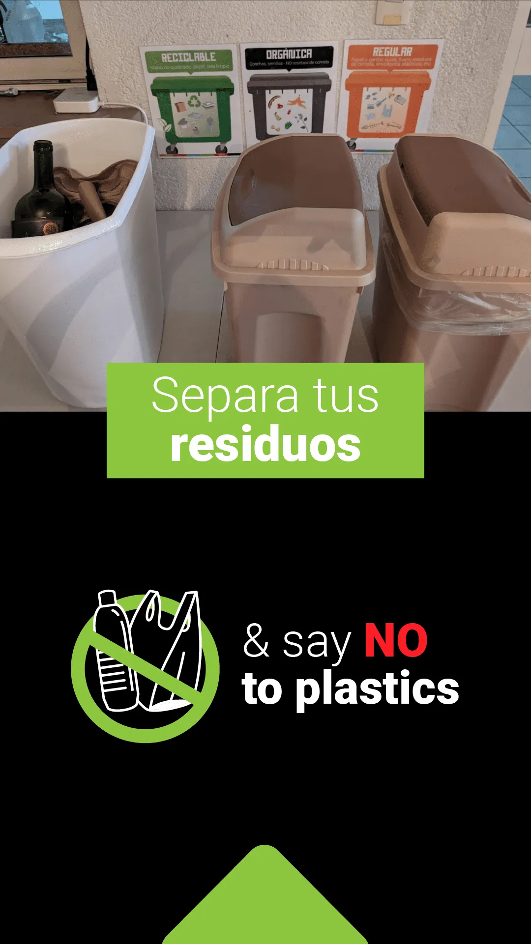 Estación de separación de residuos en las oficinas de Andes Development con basureros clasificados para material reciclable, orgánico y regular, acompañado del mensaje de concienciación ambiental: Di no a los plásticos.